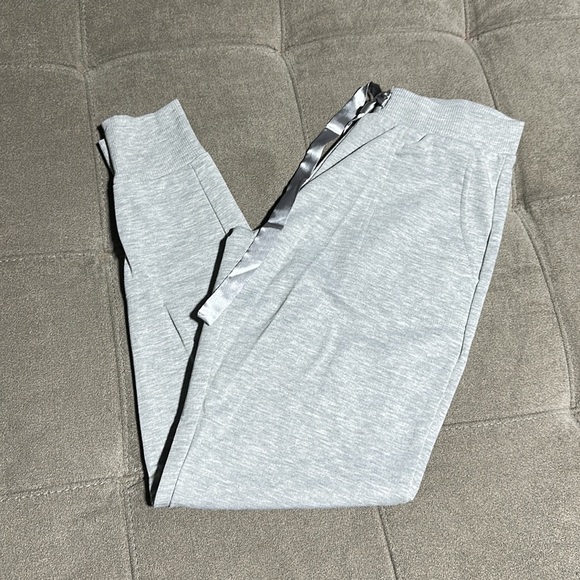 ❌SOLD❌🥰🥰Flora Nikrooz Ladies 3 Pieces Lounge Set🥰🥰 - Picture 8 of 10